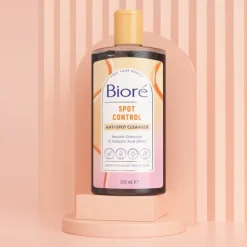 Bioré Houtskool Anti-Puistjes Cleanser 200 ml