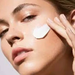 Estee Lauder DayWear Anti-Oxidant 24H Moisture Dagcrème SPF 15 50 ml