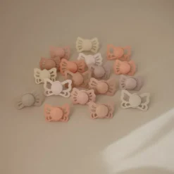 Frigg Fopspeen Butterfly maat 2 6-18 mnd Cream Blush 2 stuks